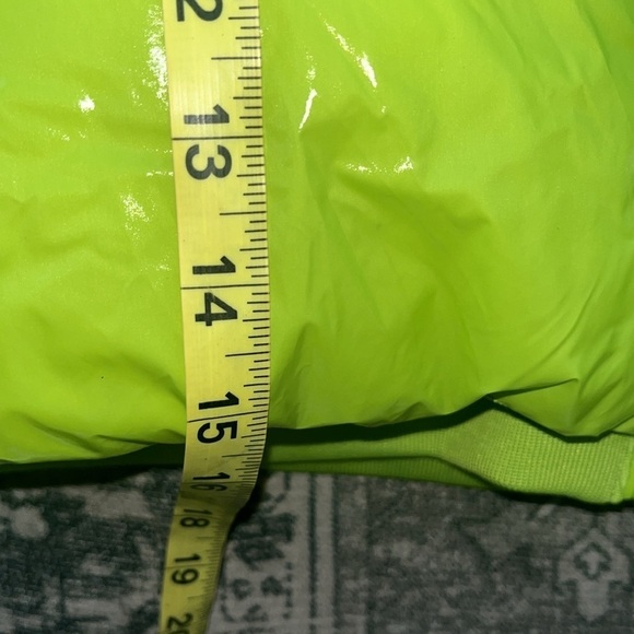 Forever 21 women’s pistachio puffer jacket Size medium - Picture 9 of 10